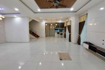 MYDiva, Perdana Lakeview East