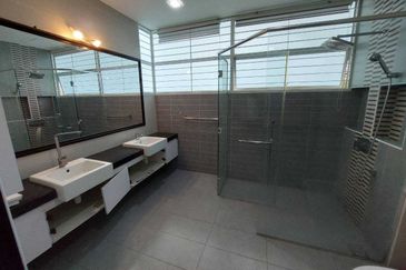 MYDiva, Perdana Lakeview East