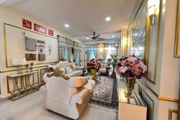 Puncak Pinggiran Putra