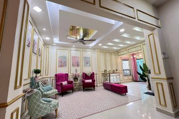 Puncak Pinggiran Putra