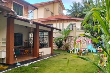 Puncak Pinggiran Putra