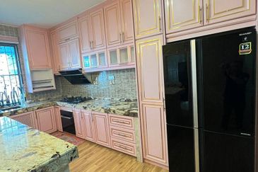 Puncak Pinggiran Putra