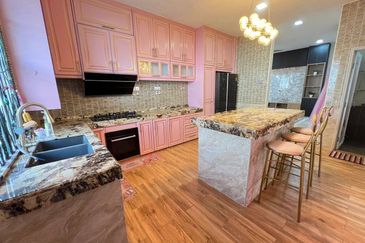 Puncak Pinggiran Putra