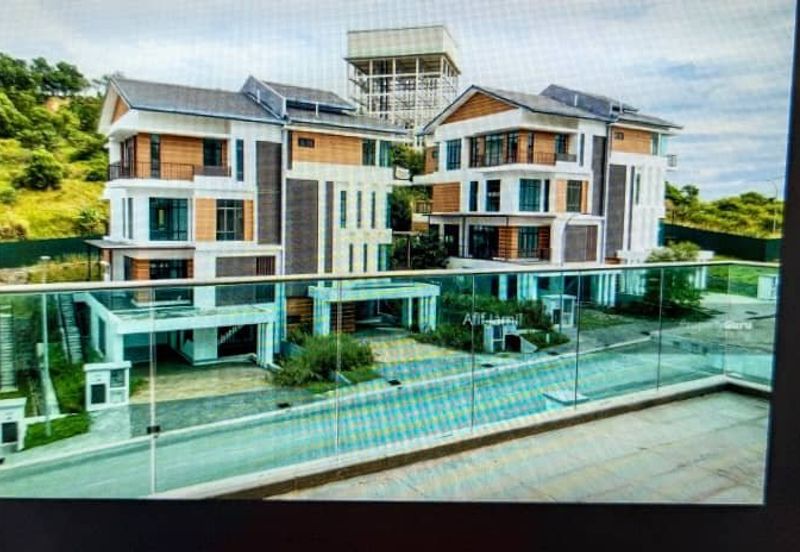 Kingsley Hill Semi D Putra Height