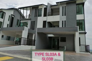 KINGLEYS HILL Semi D at PUTRA HEIGHT