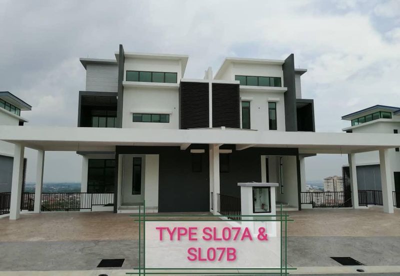 KINGLEYS HILL Semi D at PUTRA HEIGHT