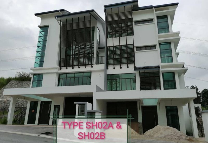 KINGLEYS HILL Semi D at PUTRA HEIGHT