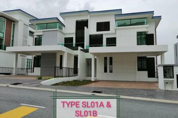 KINGLEYS HILL Semi D at PUTRA HEIGHT