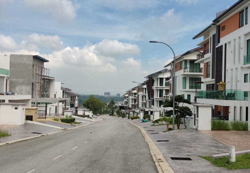 KINGLEYS HILL Semi D at PUTRA HEIGHT