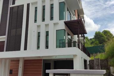 KINGLEYS HILL Semi D at PUTRA HEIGHT