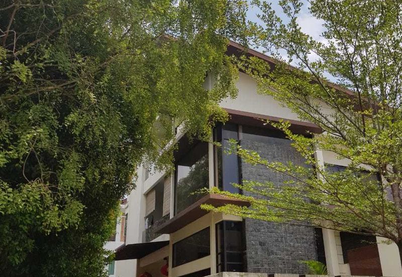 Subang Height East 3 storey Bungalow