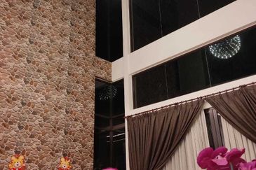 Subang Height East 3 storey Bungalow