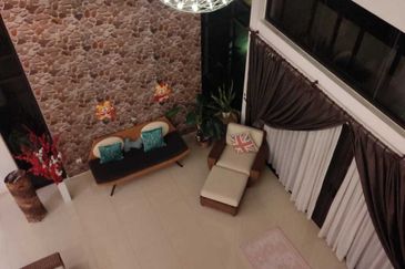 Subang Height East 3 storey Bungalow