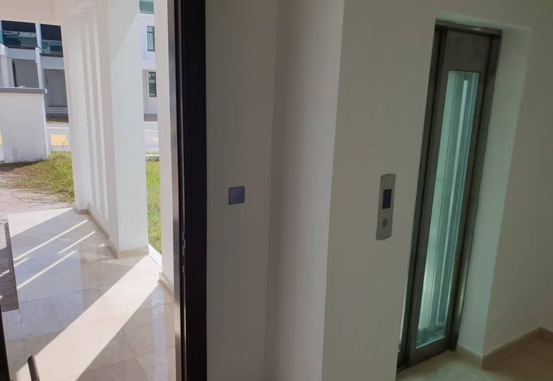 KINGLEYS HILL Semi D at PUTRA HEIGHT