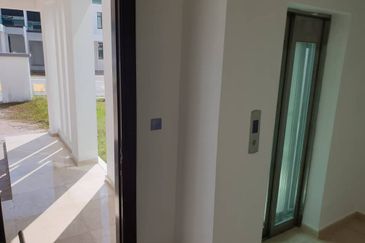 KINGLEYS HILL Semi D at PUTRA HEIGHT