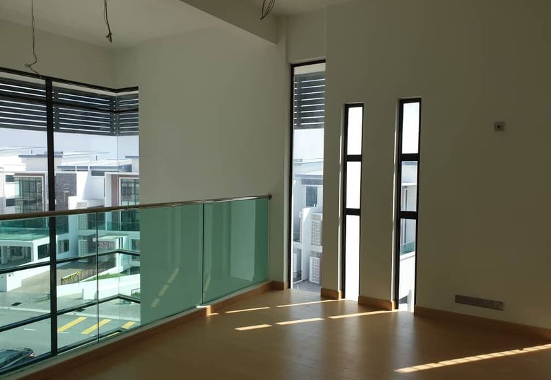 KINGLEYS HILL Semi D at PUTRA HEIGHT