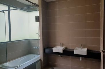 KINGLEYS HILL Semi D at PUTRA HEIGHT