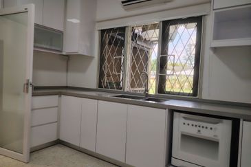 Lingkungan U-Thant Bungalow for sale