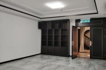 Lingkungan U-Thant Bungalow for sale