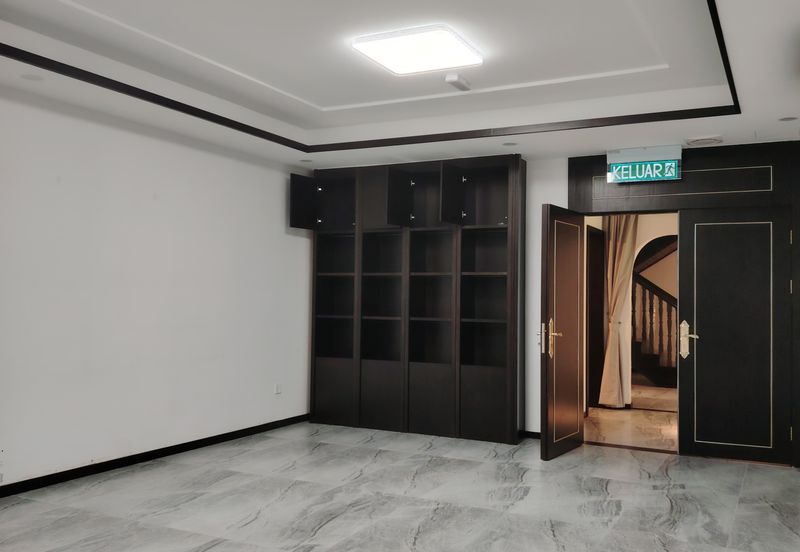 Lingkungan U-Thant Bungalow for sale