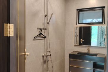 Lingkungan U-Thant Bungalow for sale