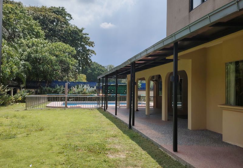 Lingkungan U-Thant Bungalow for sale