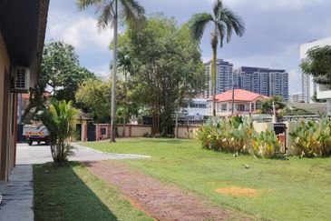 Lingkungan U-Thant Bungalow for sale