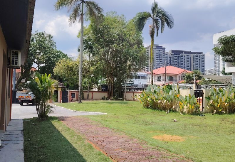 Lingkungan U-Thant Bungalow for sale