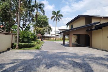 Lingkungan U-Thant Bungalow for sale