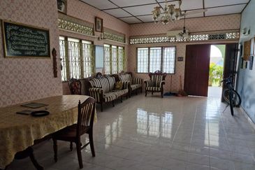 Bungalow at Seremban Hill Top Area for Sale