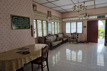 Bungalow at Seremban Hill Top Area for Sale