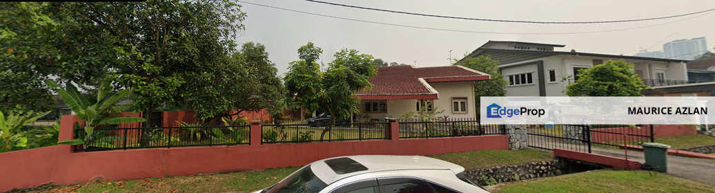 PJ Section 16 , Corner Bungalow ,Remarkably Low Price: Charming 1970s One-and-a-Half-Story Bungalow with Endless Potential, Selangor, Petaling Jaya