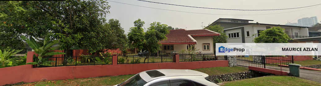 Remarkably Low Price: Charming 1970s One-and-a-Half-Story Bungalow with Endless Potential, Selangor, Petaling Jaya