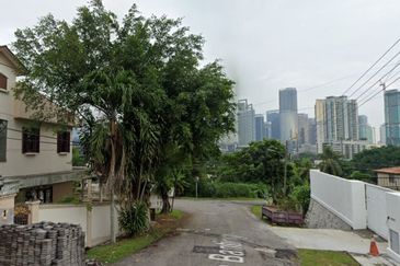 Jalan Banting,2 Storey FreeHold Bangalow for Sale 