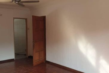 Jalan Banting,2 Storey FreeHold Bangalow for Sale 