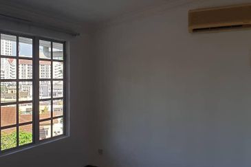 Jalan Banting,2 Storey FreeHold Bangalow for Sale 