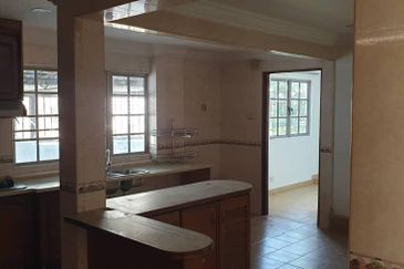 Jalan Banting,2 Storey FreeHold Bangalow for Sale 