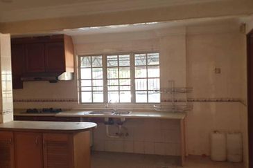 Jalan Banting,2 Storey FreeHold Bangalow for Sale 