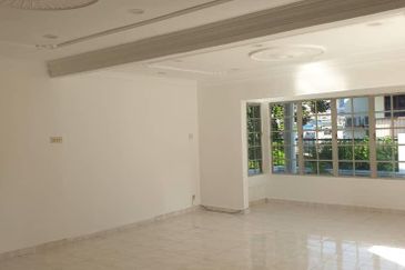 Jalan Banting,2 Storey FreeHold Bangalow for Sale 