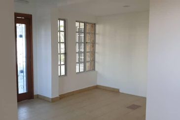 Jalan Banting,2 Storey FreeHold Bangalow for Sale 