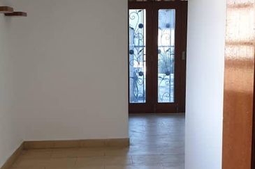 Jalan Banting,2 Storey FreeHold Bangalow for Sale 