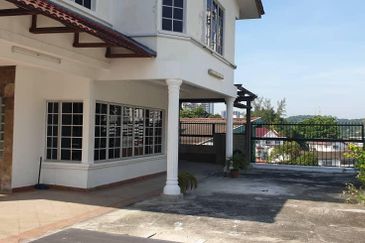 Jalan Banting,2 Storey FreeHold Bangalow for Sale 