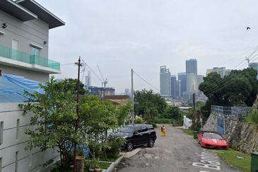 Jalan Banting,2 Storey FreeHold Bangalow for Sale 