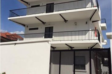 Bungalow at Jalan Old Klang Road for SALE