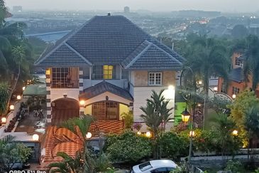 Renovated 2 Storey Bungalow Shah Alam 