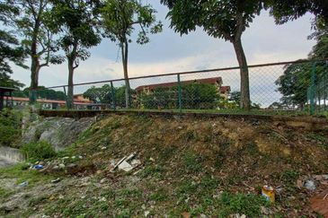3 Lot Bungalow di Merbau Sempak Sungai Buloh 