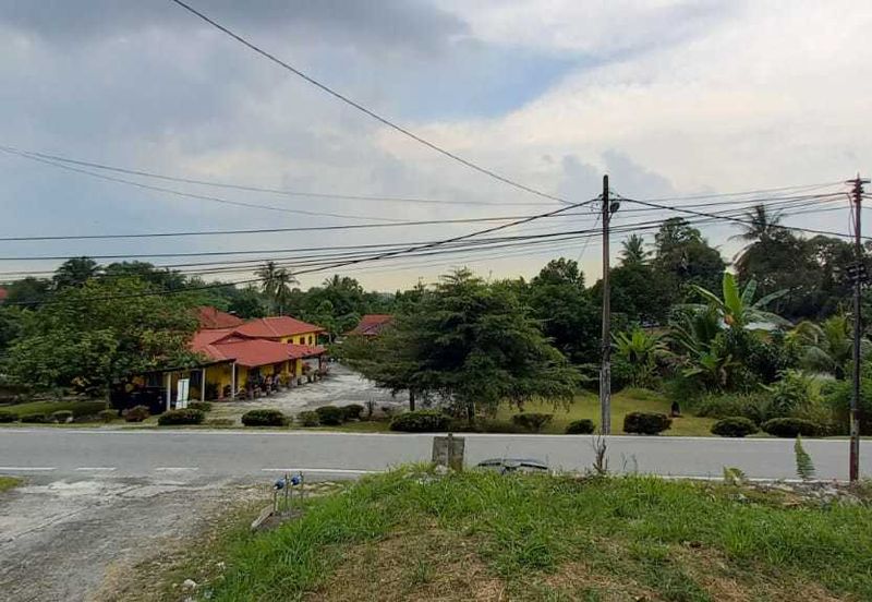 3 Lot Bungalow di Merbau Sempak Sungai Buloh 
