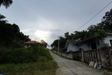 3 Lot Bungalow di Merbau Sempak Sungai Buloh 