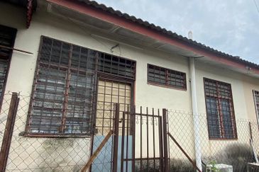 Taman Seroja, Bandar Baru Salak Tinggi