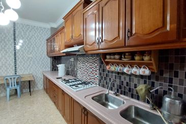 Fully Furnished (22ft x 92ft) 2 Storey Terrace Taman Seri Delek Klang 